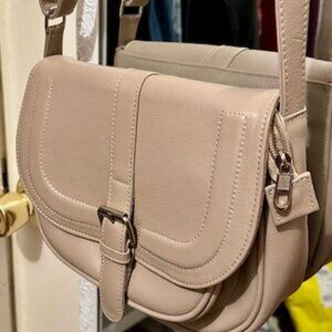 100% leather Beige Saddle Bag. Brand New. Never Used.